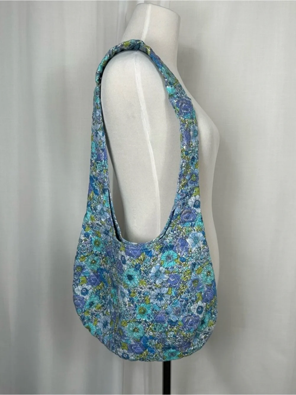 Quilted‎ Floral Hobo Sling Bag Purse Blue Boho Cloth Hippie Festival 70s Retro